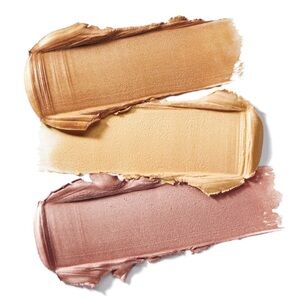 Iconic London Dewy Glow Highlight.